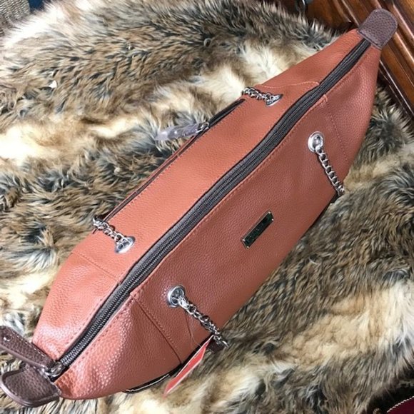 Stone Mountain Caramel Genuine Leather Tote w/Portable USB Charge Bank & Cords - Picture 4 of 13